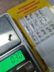 Мормышка вольф.точеная Уралка Риски D-2,5мм/вес- 0,30гр серебро с черной полоской