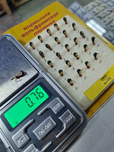 Мормышка вольф.точеная Капля Спил D-4,0мм/вес- 0,76гр черный/золото с пайеткой