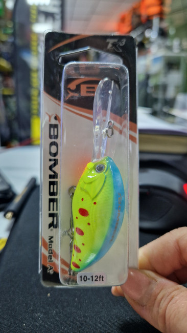 Воблер B06 BOMBER AGFBFT Model A Length:5,4см.,Weight:10,5гр.,Depth:1,8-2,4м. Воблер B06 BOMBER AGFBFT Model A Length:5,4см.,Weight:10,5гр.,Depth:1,8-2,4м.