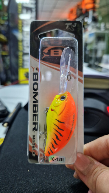 Воблер B06 BOMBER AGFBFT Model A Length:5,4см.,Weight:10,5гр.,Depth:1,8-2,4м. Воблер B06 BOMBER AGFBFT Model A Length:5,4см.,Weight:10,5гр.,Depth:1,8-2,4м.